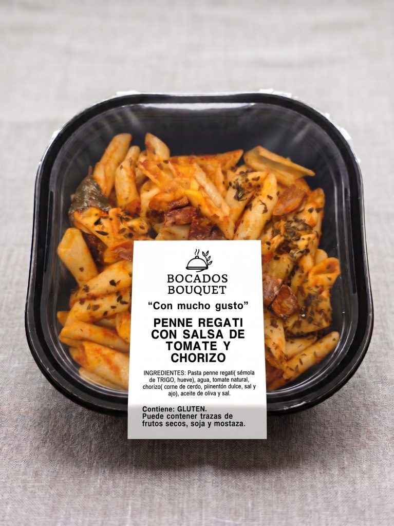 Penne Regati con Salsa de Tomate y Chorizo